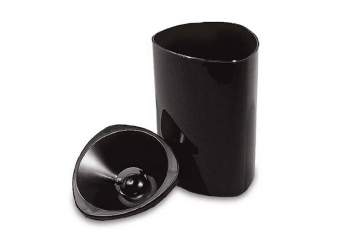 Black triangular spittoon